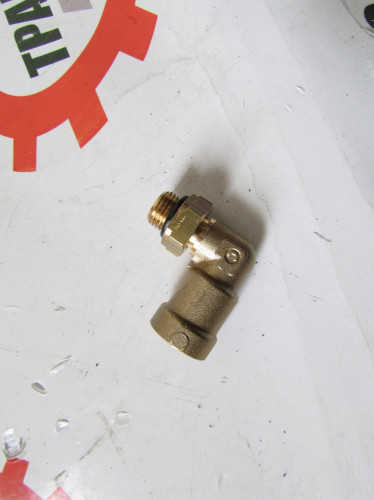 Фитинг угловой КАМАЗ для D6502 8-M10x1-S